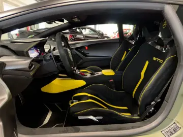 Lamborghini Huracán STO • Ad Personam • Full Carbon