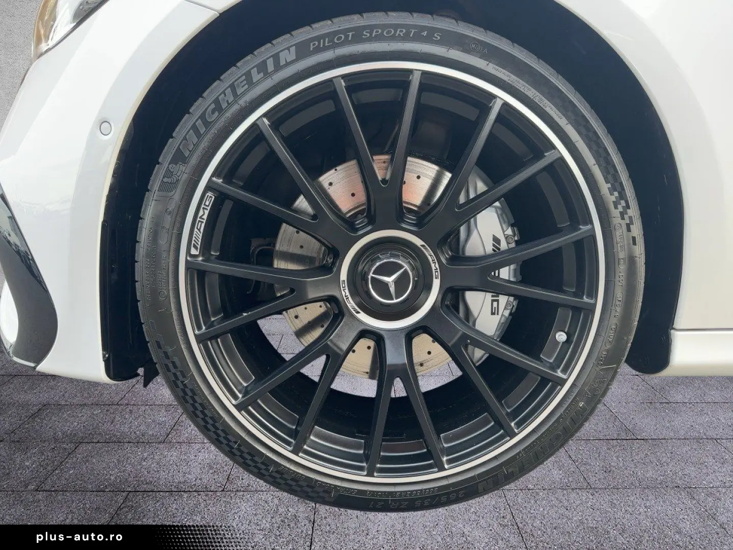 MERCEDES-AMG E 53 HYBRID 4Matic