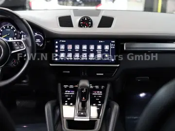 PORSCHE Cayenne Coupe E-Hybrid Platinum Edition_Matrix