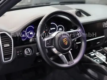 PORSCHE Cayenne Coupe E-Hybrid Platinum Edition_Matrix