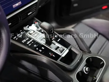 PORSCHE Cayenne Coupe E-Hybrid Platinum Edition_Matrix