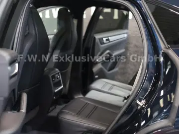 PORSCHE Cayenne Coupe E-Hybrid Platinum Edition_Matrix