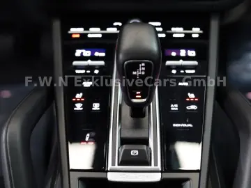 PORSCHE Cayenne Coupe E-Hybrid Platinum Edition_Matrix