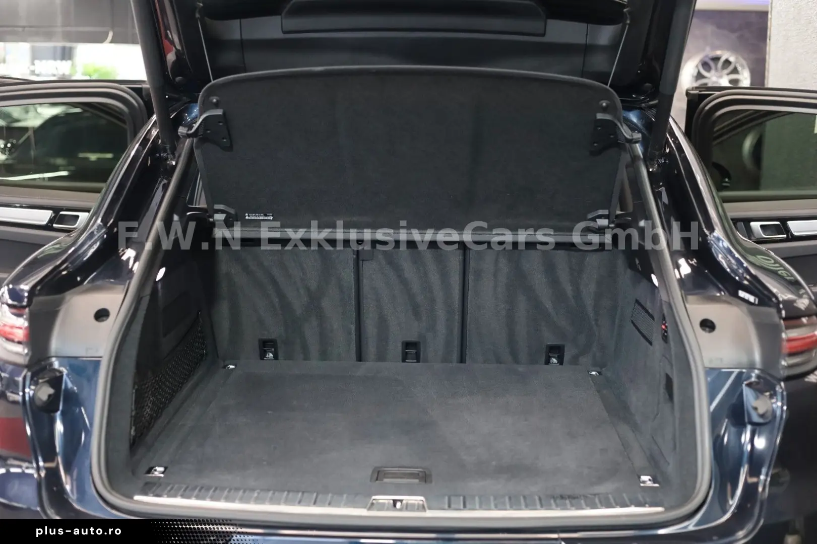 PORSCHE Cayenne Coupe E-Hybrid Platinum Edition_Matrix