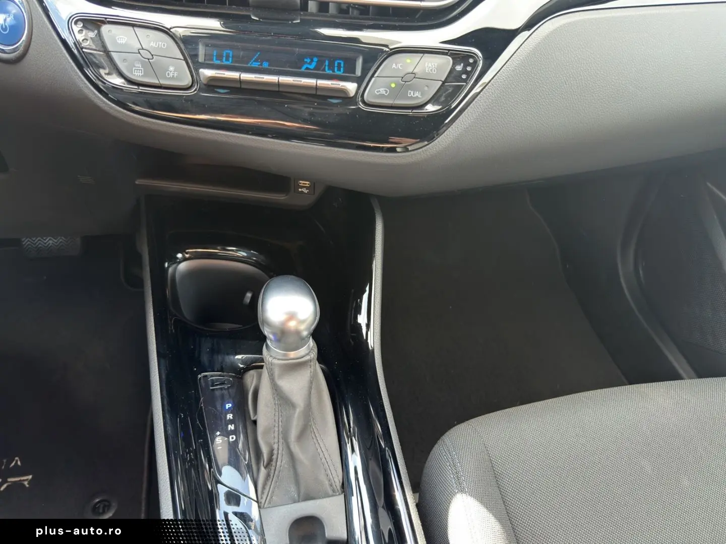 TOYOTA C-HR Hybrid Team D NAVI RFK LED ALLWETTER