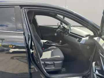 TOYOTA C-HR Hybrid Team D NAVI RFK LED ALLWETTER