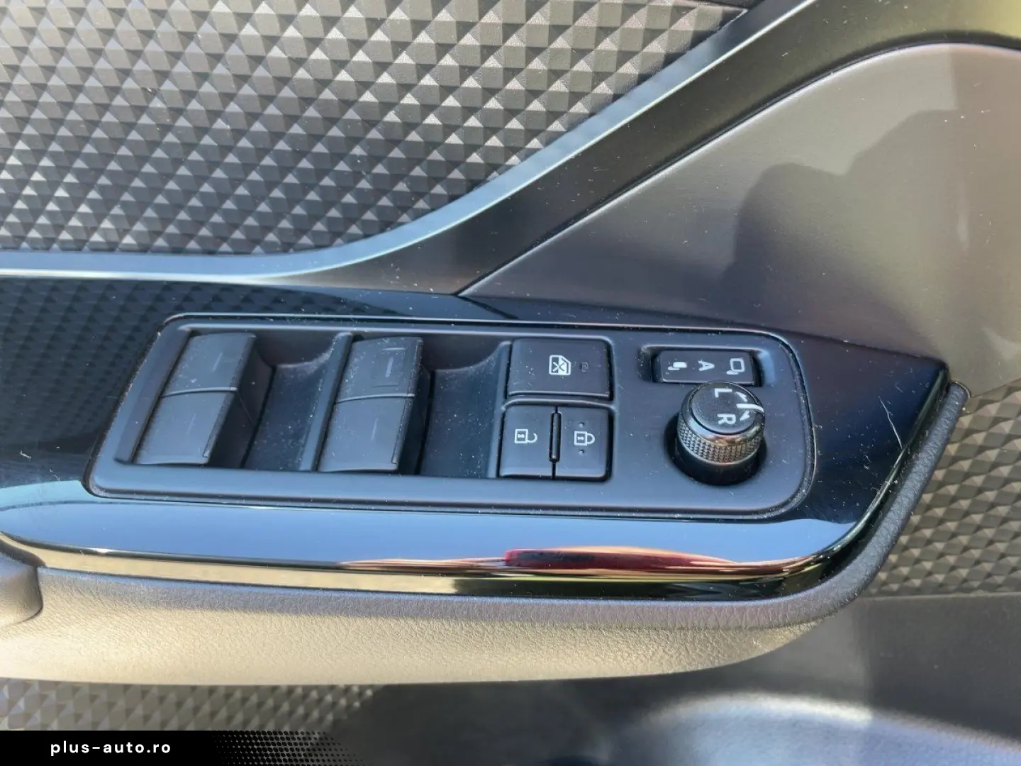 TOYOTA C-HR 2.0 Hybrid Team D ACC LED Navi SHZ 2xKlima