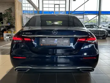 MERCEDES-BENZ E 300 e Avantgarde R.Cam Navi Ambiente ACC SHZ