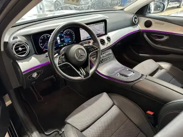 MERCEDES-BENZ E 300 e Avantgarde R.Cam Navi Ambiente ACC SHZ