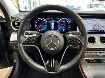 MERCEDES-BENZ E 300 e Avantgarde R.Cam Navi Ambiente ACC SHZ