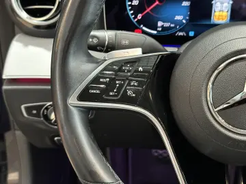 MERCEDES-BENZ E 300 e Avantgarde R.Cam Navi Ambiente ACC SHZ