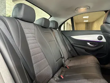 MERCEDES-BENZ E 300 e Avantgarde R.Cam Navi Ambiente ACC SHZ