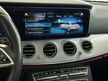 MERCEDES-BENZ E 300 e Avantgarde R.Cam Navi Ambiente ACC SHZ