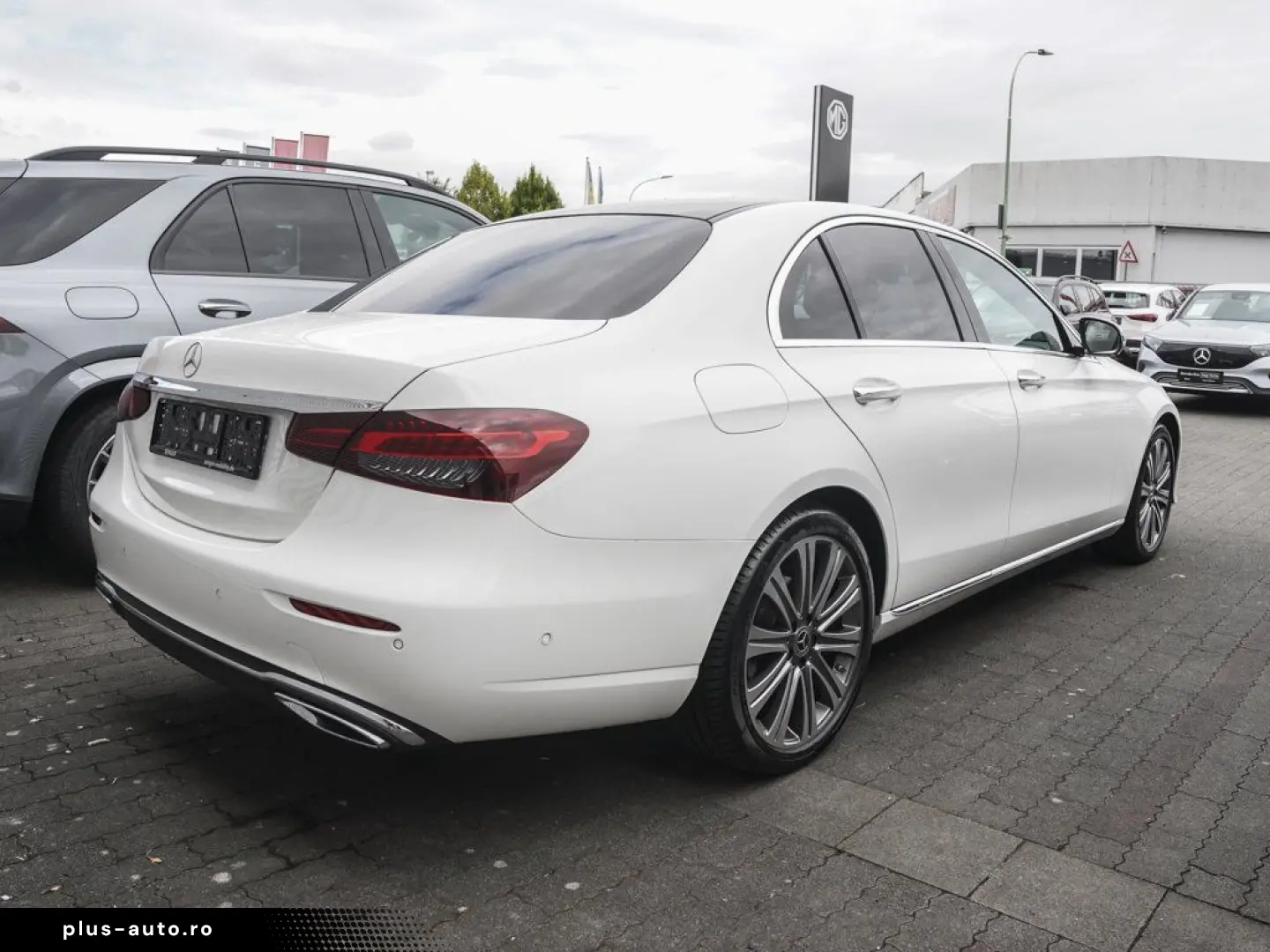 MERCEDES-BENZ E 220 d 4M Burmester Ambiente Panorama Kamera