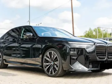 BMW 7 Series  740 xDrive Facelift MY2027