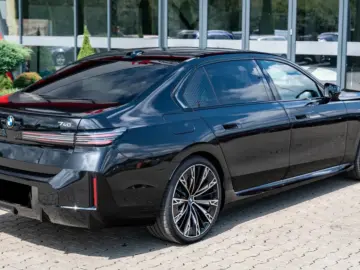 BMW 7 Series  740 xDrive Facelift MY2027
