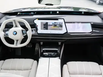 BMW 7 Series  740 xDrive Facelift MY2027