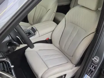 BMW X7 M60i Kristall Sky DrivePro AHK ACC Sitzlüft.