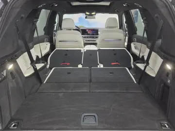 BMW X7 M60i Kristall Sky DrivePro AHK ACC Sitzlüft.
