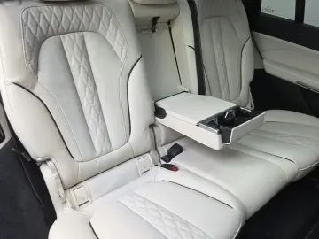 BMW X7 M60i Kristall Sky DrivePro AHK ACC Sitzlüft.