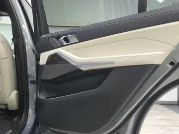 BMW X7 M60i Kristall Sky DrivePro AHK ACC Sitzlüft.