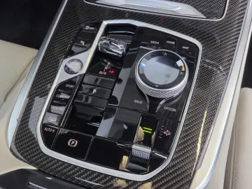 BMW X7 M60i Kristall Sky DrivePro AHK ACC Sitzlüft.