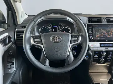 TOYOTA Land Cruiser 2.8 Executive  Pano RCam SHZ Leder