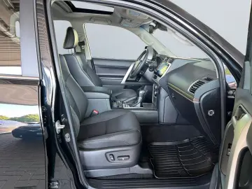 TOYOTA Land Cruiser 2.8 Executive  Pano RCam SHZ Leder