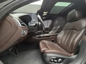 BMW 750i xDrive M Packet Individual