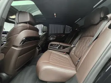 BMW 750i xDrive M Packet Individual