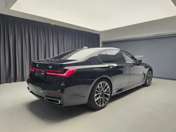 BMW 750i xDrive M Packet Individual