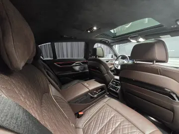 BMW 750i xDrive M Packet Individual