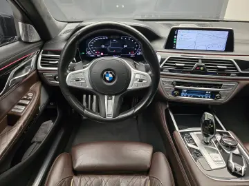 BMW 750i xDrive M Packet Individual