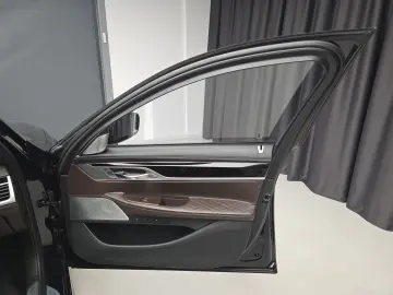 BMW 750i xDrive M Packet Individual