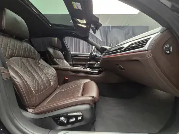 BMW 750i xDrive M Packet Individual