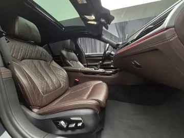 BMW 750i xDrive M Packet Individual