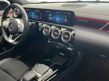 MERCEDES-BENZ CLA 45 AMG 4Matic PERFORMANCE