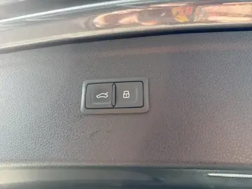 AUDI Q5 40 TDI S-tronic S line quattro AHK NAVI LED