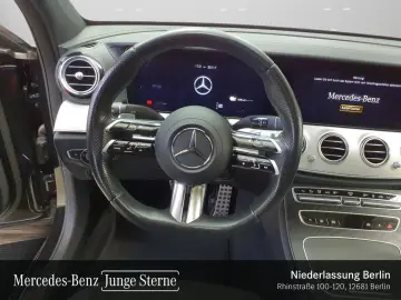 MERCEDES-BENZ E 300 de AMG