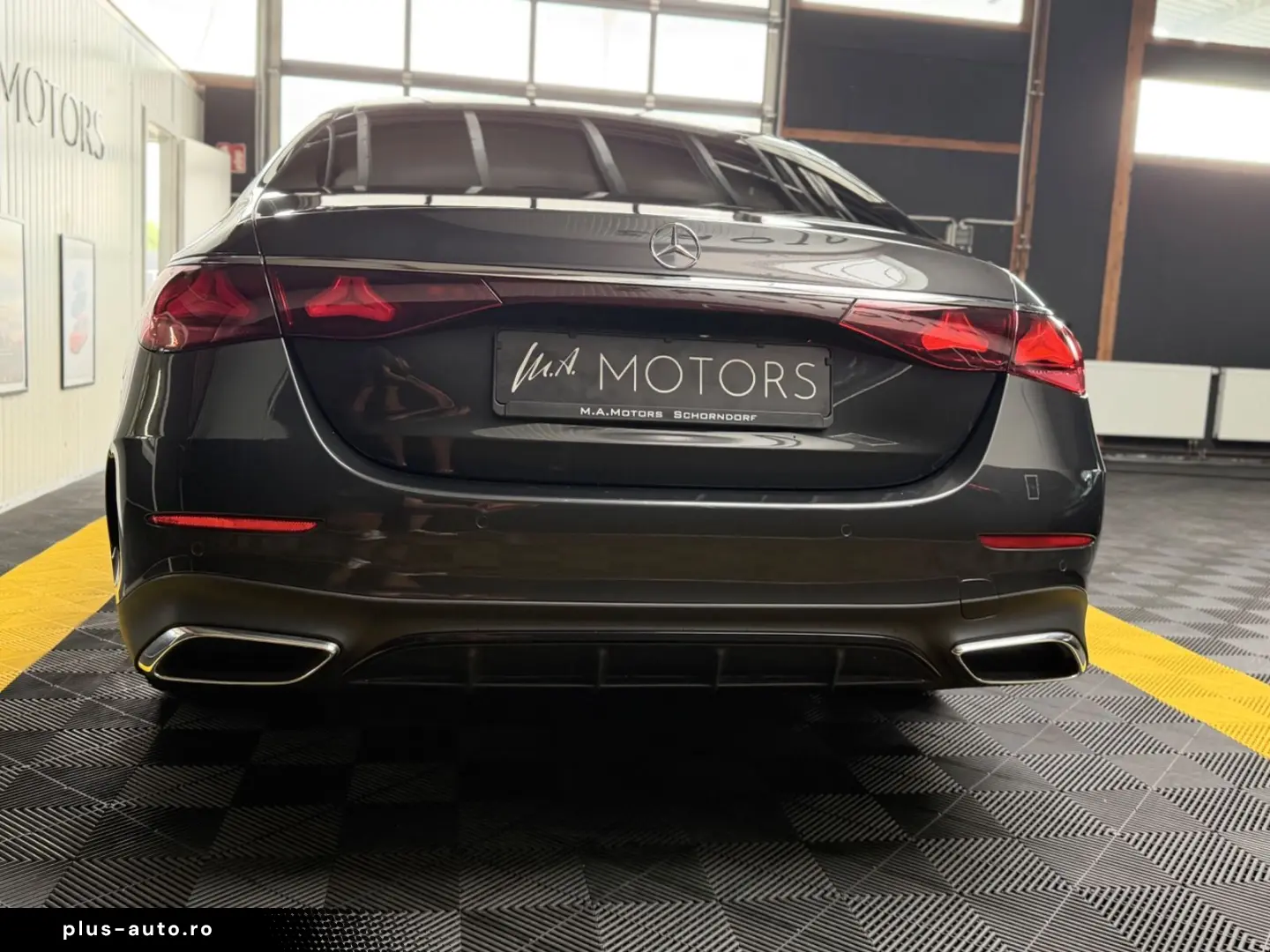 MERCEDES-BENZ E 220d AMG
