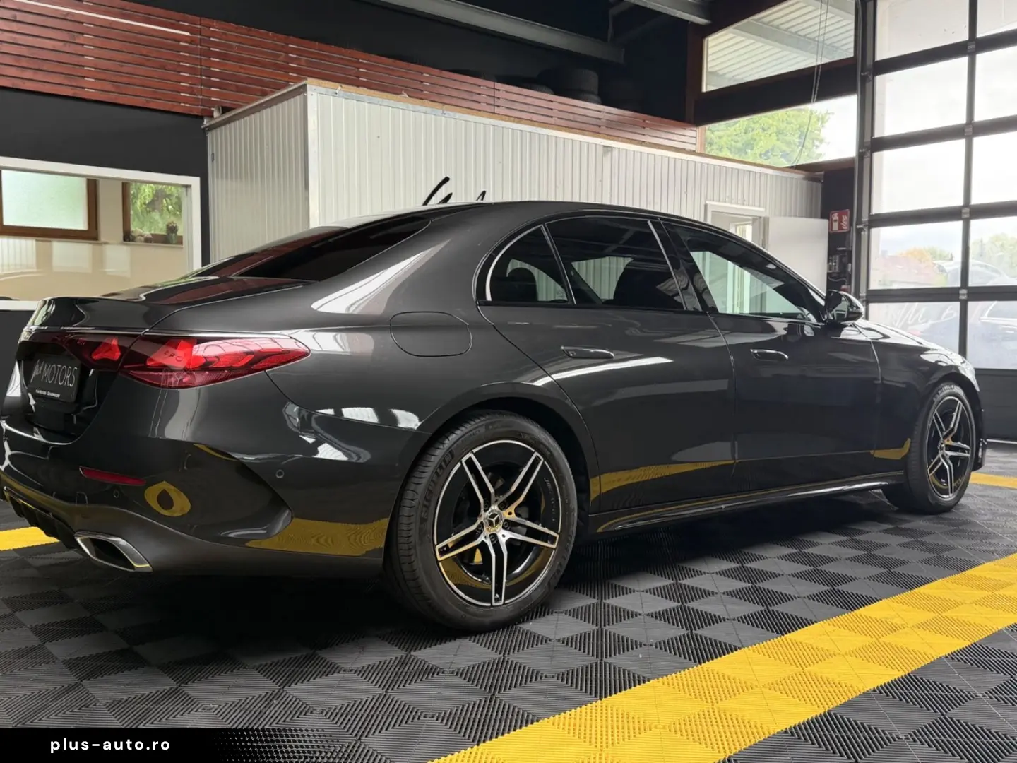 MERCEDES-BENZ E 220d AMG