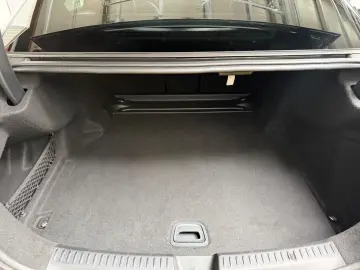 MERCEDES-BENZ E 220d AMG