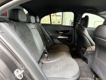 MERCEDES-BENZ E 220d AMG
