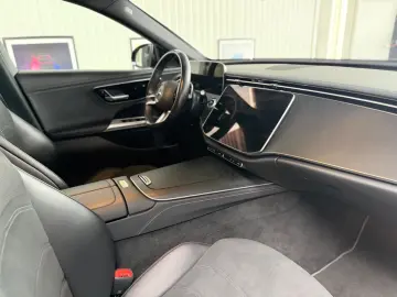 MERCEDES-BENZ E 220d AMG