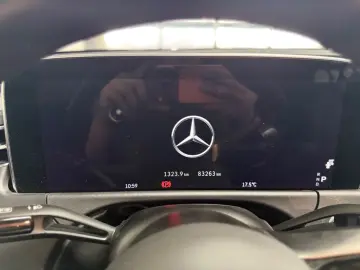 MERCEDES-BENZ E 220d AMG