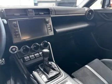 TOYOTA GR86