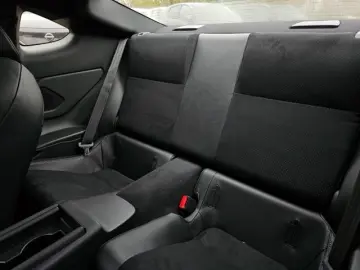 TOYOTA GR86 2 4L PREMIUM LED APPLE CARPLAY