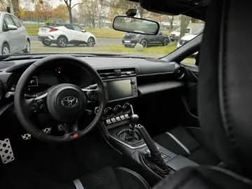 TOYOTA GR86 2 4L PREMIUM LED APPLE CARPLAY