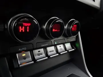 TOYOTA GR86 2 4L PREMIUM LED APPLE CARPLAY