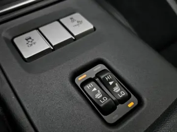 TOYOTA GR86 2 4L PREMIUM LED APPLE CARPLAY